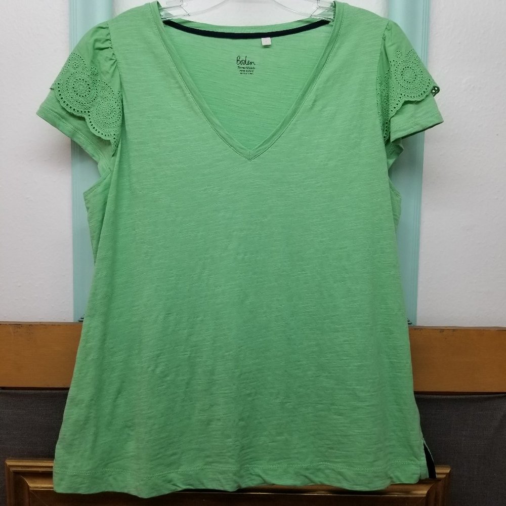 Like-New Boden green V-neck tee with layered broderie sleeves, L